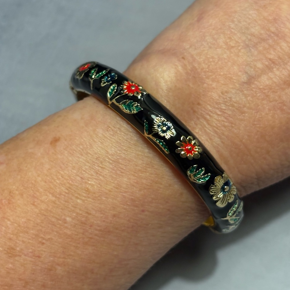 Jiu Long Xing Gold Tone Enamel Bracelet